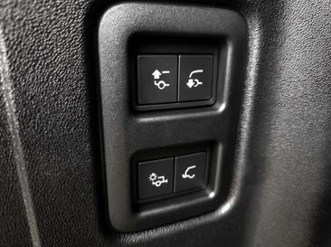Land Rover Defender 130 D300 MHEV — photo 12