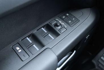 Land Rover Defender 130 D300 MHEV — photo 25