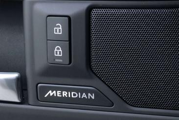 Land Rover Defender 130 D300 MHEV — photo 26