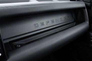 Land Rover Defender 130 D300 MHEV — photo 28