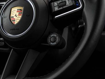 Porsche Macan S — photo 17