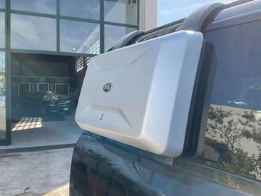 Land Rover Defender 90 D200 MHEV — photo 8