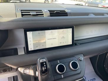 Land Rover Defender 90 D200 MHEV — photo 11