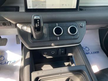 Land Rover Defender 90 D200 MHEV — photo 12