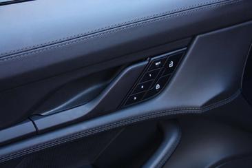 Porsche Taycan Turbo — photo 8