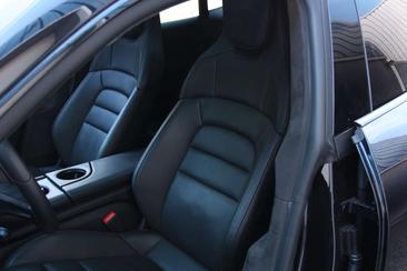 Porsche Taycan Turbo — photo 12