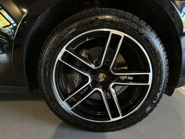 Porsche Macan — photo 6