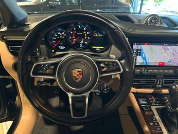 Porsche Macan — photo 8