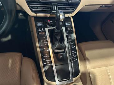 Porsche Macan — photo 10