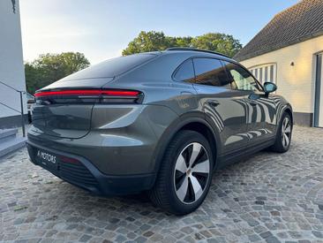 Porsche Macan Electric — photo 6