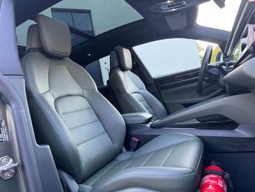 Porsche Macan Electric — photo 15