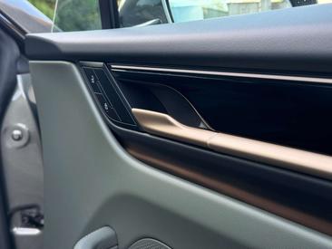 Porsche Macan Electric — photo 18