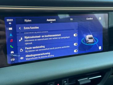 Porsche Macan Electric — photo 27