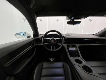Porsche Taycan — photo 9