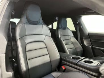 Porsche Taycan — photo 10