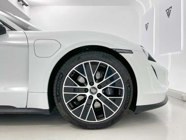Porsche Taycan — photo 32