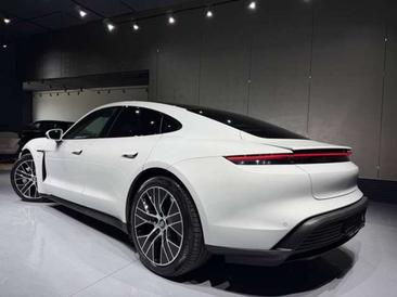 Porsche Taycan 4S — photo 10