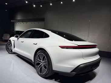 Porsche Taycan 4S — photo 12