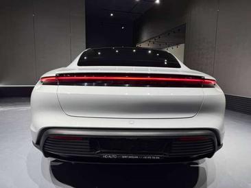 Porsche Taycan 4S — photo 13