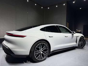 Porsche Taycan 4S — photo 17