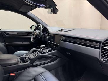 Porsche Cayenne III Turbo GT — photo 17