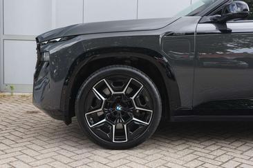 BMW XM 50e — photo 2