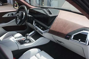 BMW XM 50e — photo 8