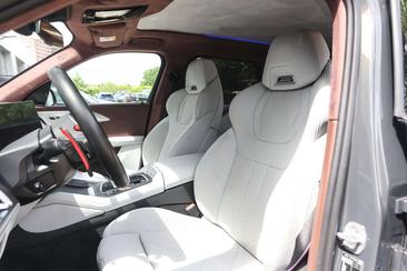 BMW XM 50e — photo 11