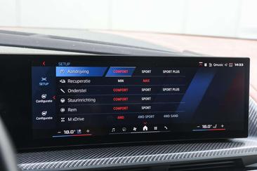 BMW XM 50e — photo 26