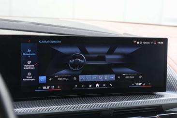 BMW XM 50e — photo 29