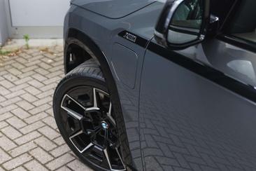 BMW XM 50e — photo 34