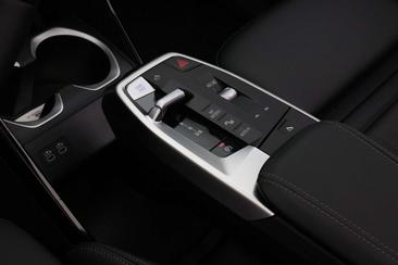 BMW IX1 EDrive20 — photo 12