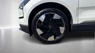 Volvo EX30 Single Motor Extended Range — photo 3