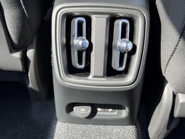 Volvo EX40 Single Motor Extended Range — photo 7