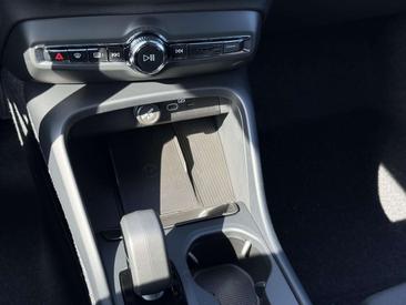 Volvo EX40 Single Motor Extended Range — photo 18