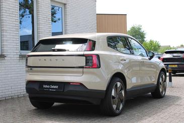 Volvo EX30 Single Motor Extended Range — photo 4