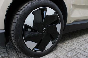 Volvo EX30 Single Motor Extended Range — photo 6