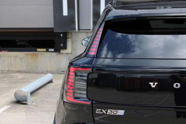 Volvo EX30 Single Motor Extended Range — photo 8