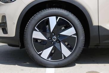 Volvo EX40 Single Motor Extended Range — photo 3