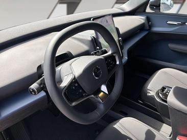 Volvo EX30 Single Motor Extended Range — photo 12
