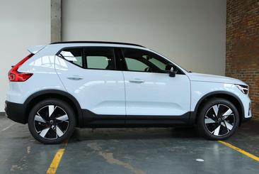 Volvo EX40 Single Motor Extended Range — photo 2