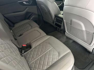 Audi SQ8 TFSI — photo 13