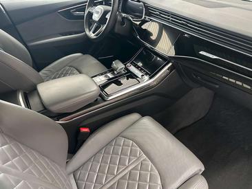 Audi SQ8 TFSI — photo 15