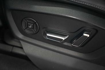 Audi SQ7 TFSI — photo 18