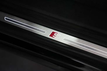 Audi SQ7 TFSI — photo 19