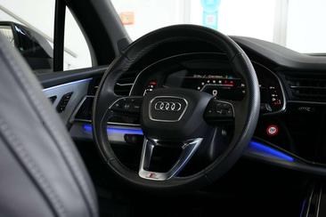 Audi SQ7 TFSI — photo 27