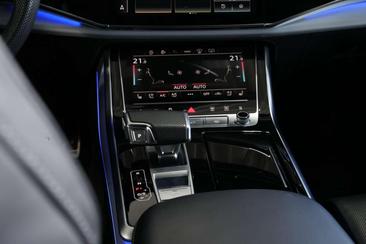 Audi SQ7 TFSI — photo 28
