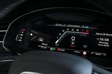 Audi SQ7 TFSI — photo 38