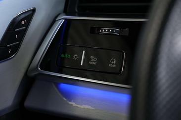 Audi SQ7 TFSI — photo 39