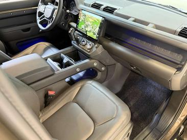 Land Rover Defender 130 D300 MHEV — photo 16